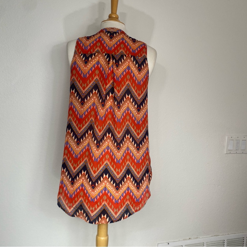 3/$25 B_envied Multicolor Chevron Sleeveless Partial Button Blouse Size Medium - Picture 2 of 13